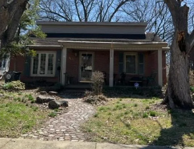 1105 Ravenswood Dr photo 1