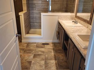 W209N11681 Hilltop Cir #14453388, Germantown, WI 53022