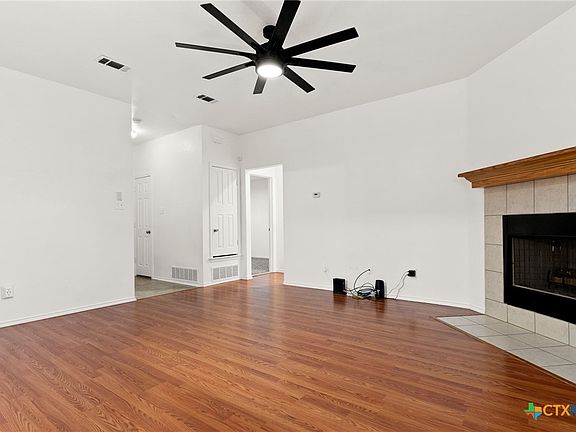 5th image of 3109 Redbud Dr