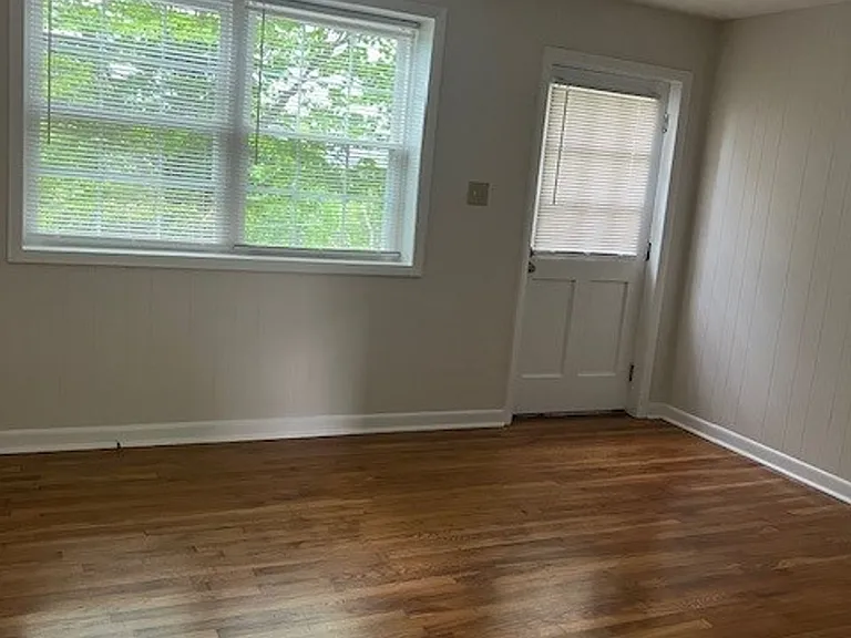 1401 Narrow Ln — Photo 3