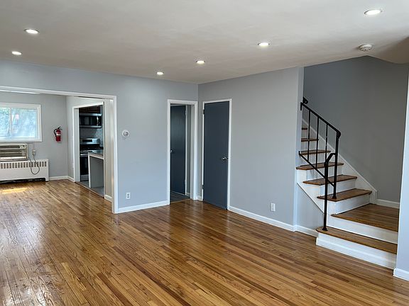 2nd image of 16 College St