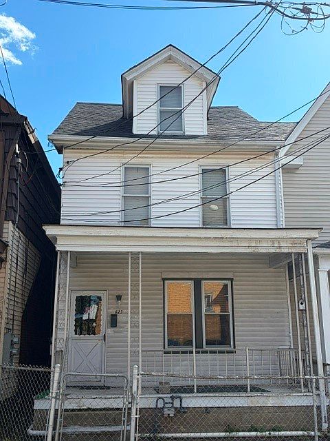 1st image of 623 Walnut St
