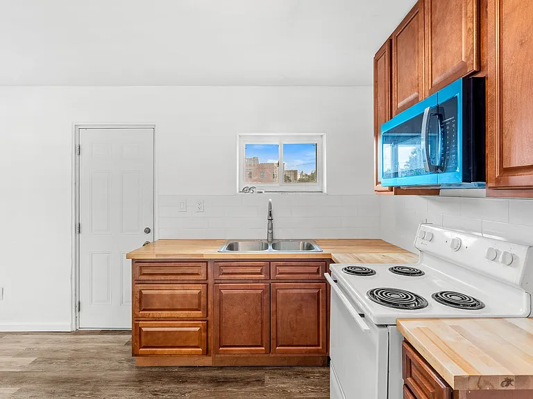 405 Dummitt Ave — Photo 9