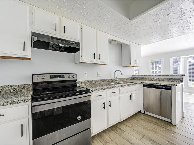 7506 Stone Pine Ln — Photo 9