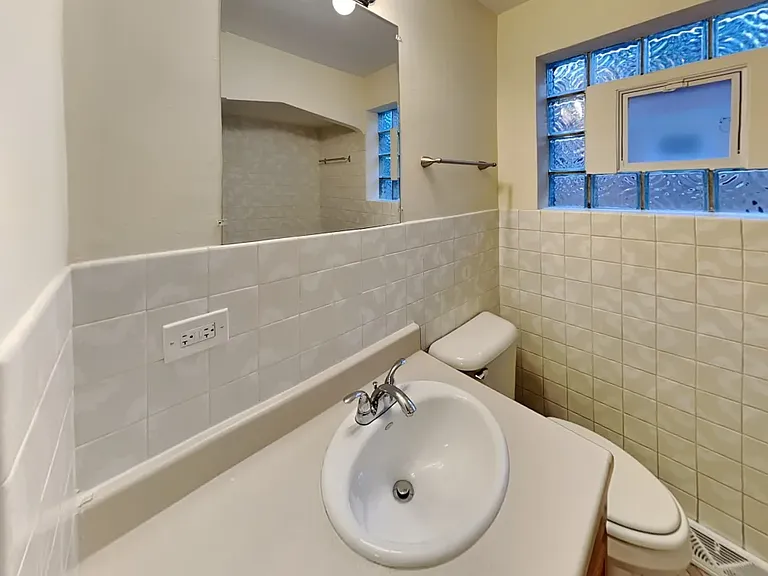 10800 S Tripp Ave — Photo 3