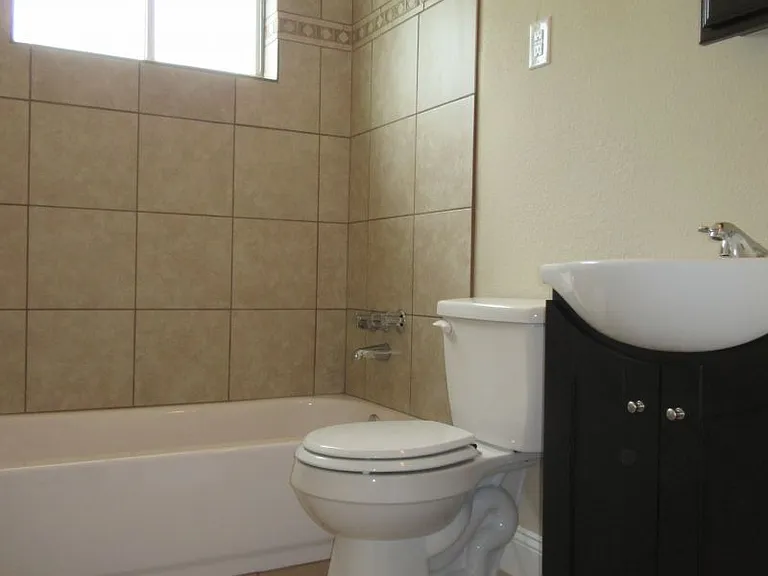 1935 Saint James Dr — Photo 2