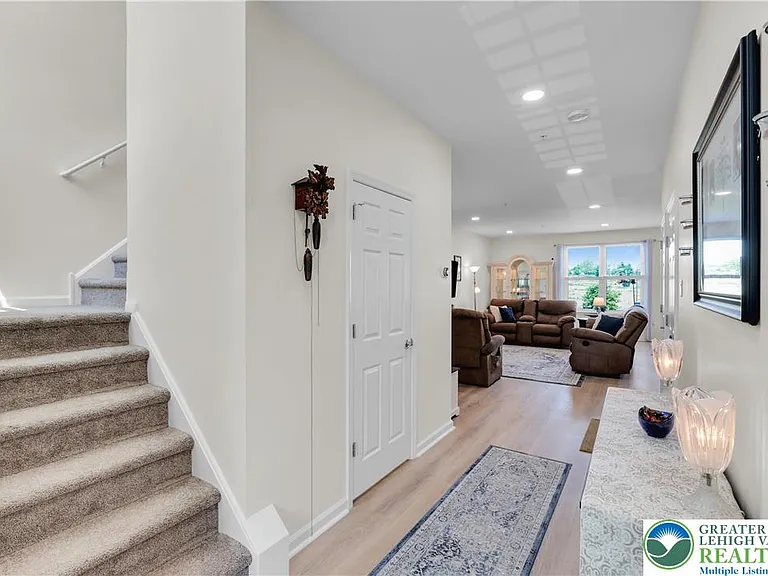 991 King Way — Photo 15