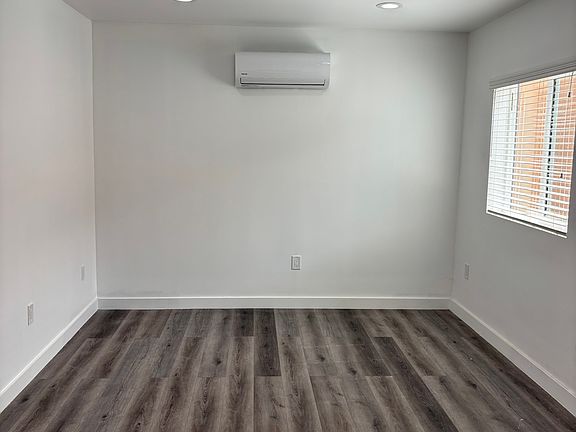 4th image of 11802 Acacia Ave #D