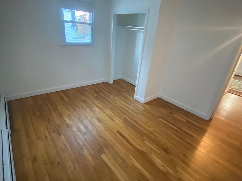 1st image of 8 Bryn Mawr Pl #1STFLOOR
