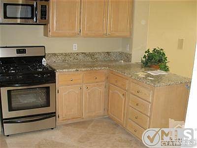 new stainless appliances (incldg refrigerator), & granite co