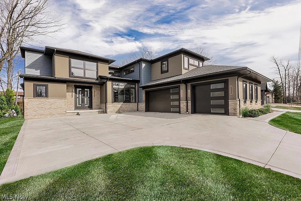 26501 Hurlingham Rd photo 1