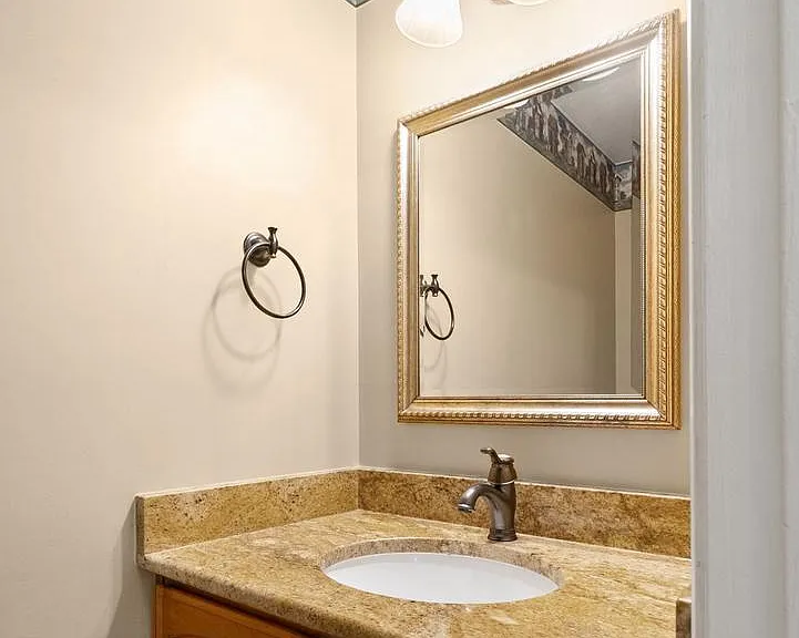 711 Acorn Ct — Photo 10