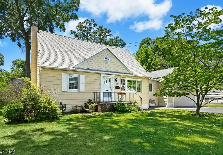 329 Maplewood Ave — Photo 1