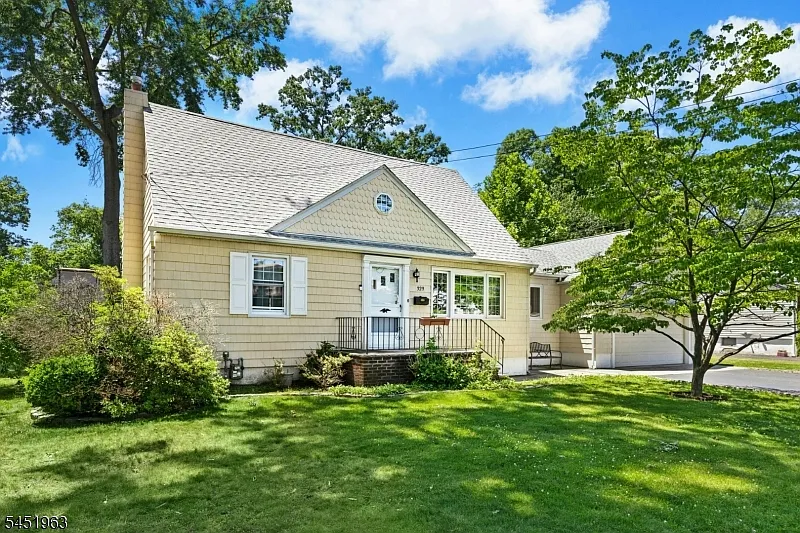 329 Maplewood Ave