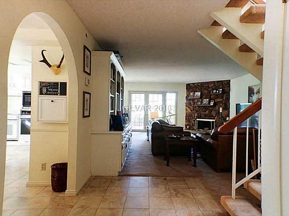 4th image of 2815 Queens Courtyard Dr