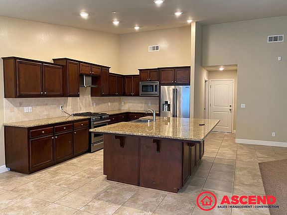 3rd image of 9403 Mountain Peak Ln