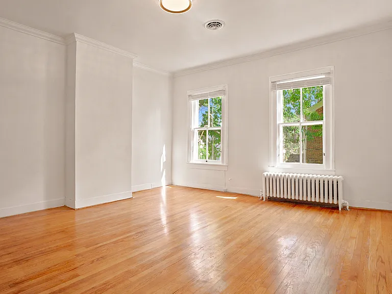209 N Washington St — Photo 79