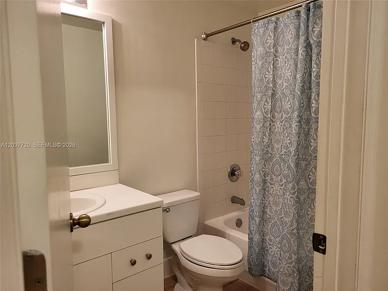 1990 Madeira Dr — Photo 9