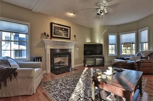 5th image of 37 Riverfront Dr