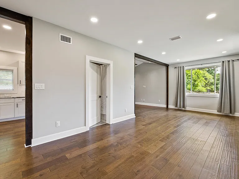 6121 Red Bud Ln — Photo 10