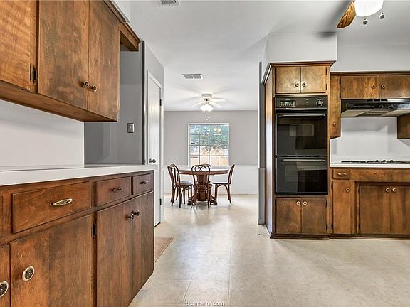 4th image of 3812 Stillmeadow Dr