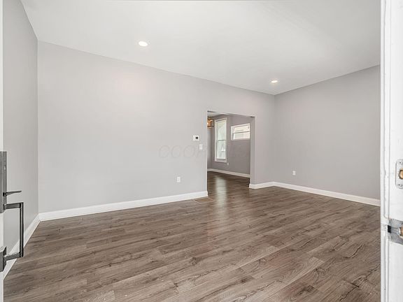 5th image of 210 S Terrace Ave