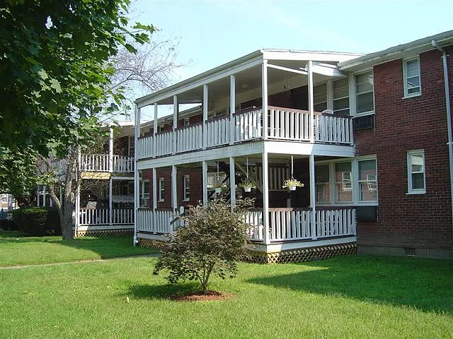 Beechmont Gardens — Photo 1