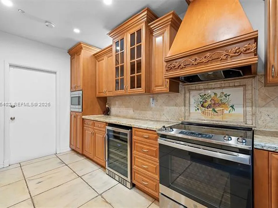 921 Alava Ave #921