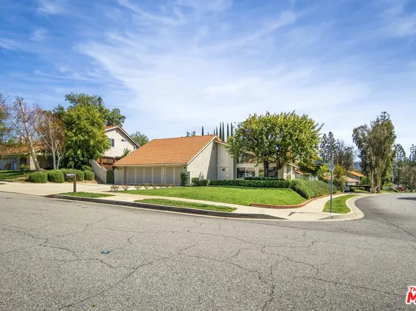 22634 Town Crier Rd, Calabasas, CA 91302