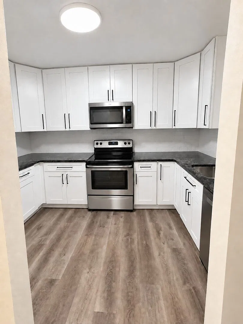 Renovated 2BR Condo in Maple Shade — Photo 2