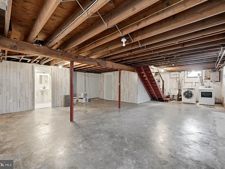 31 E Germain St — Photo 23