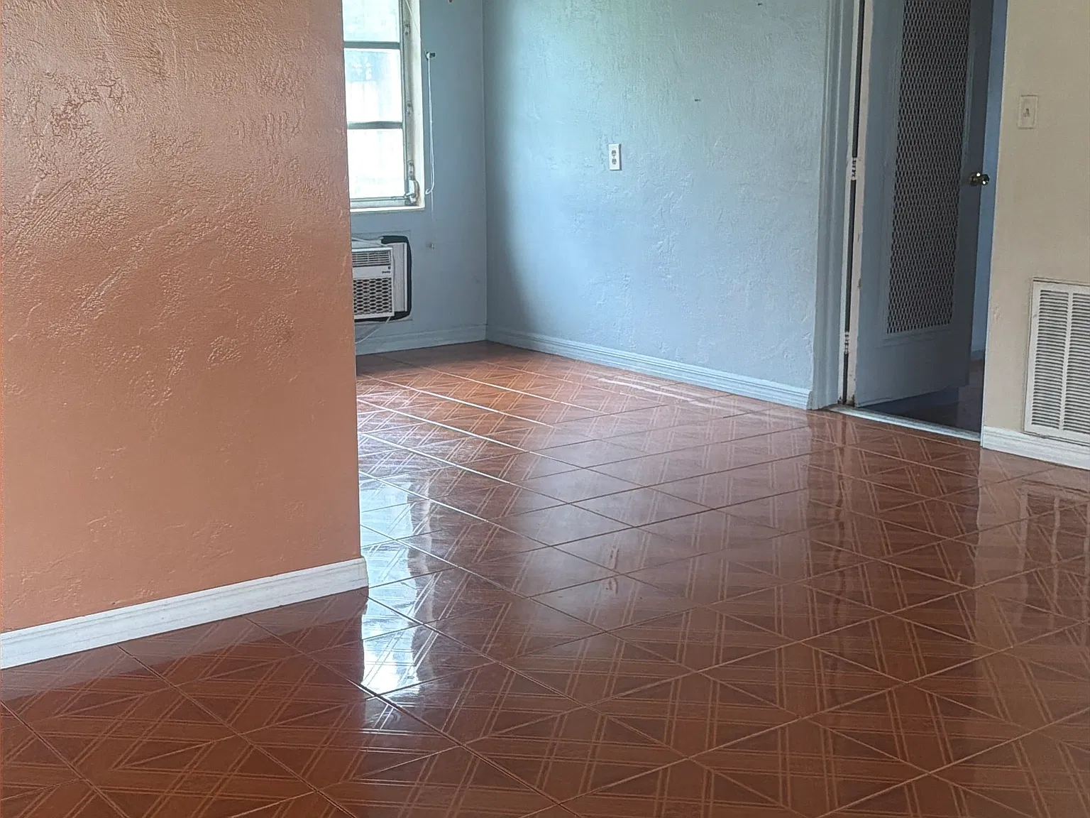 2 bed, 956 sqft, $1,800 — Photo 3