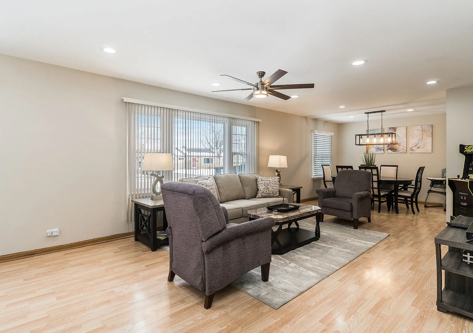 Hoffman Estates Rental - E Berkley Ln — Photo 3