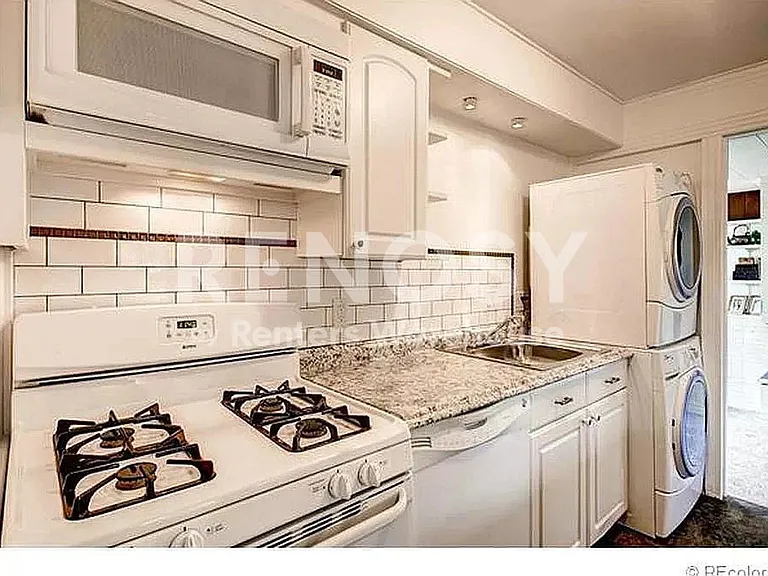 3030 S Bellaire St — Photo 5