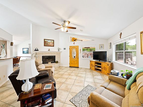 2nd image of 1510 ELMWOOD