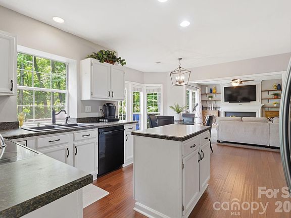 5th image of 4219 Beauvista Dr
