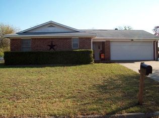 111 Russell Ln, Hewitt, TX 76643