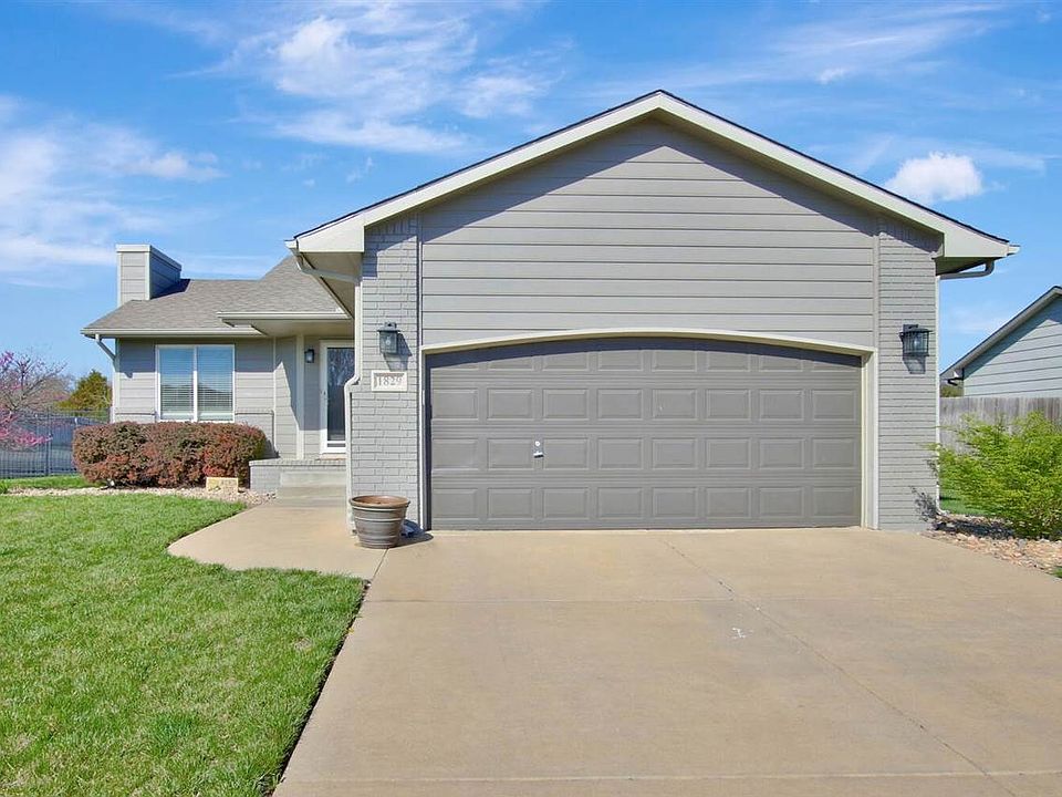 1st image of 1829 N Honeysuckle Cir