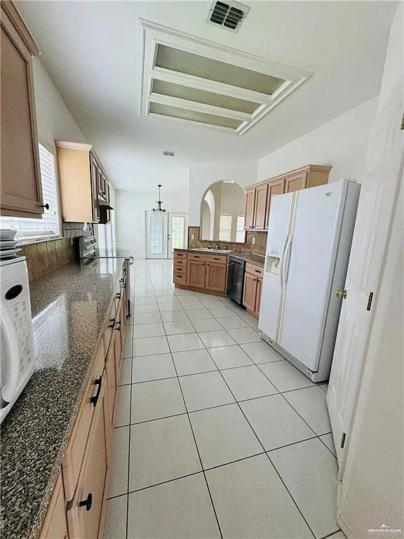 4 bed, 3.5 bath, 2930 sqft, $2,450 — Photo 2