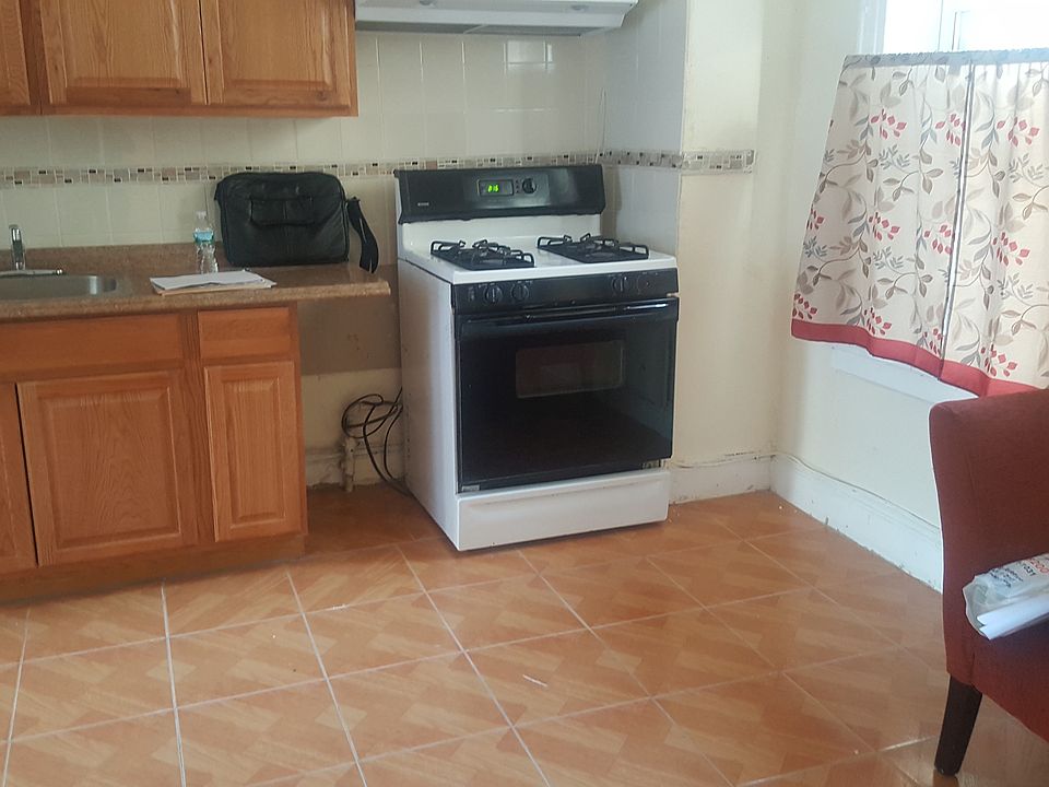 2nd image of 1060 Findlay Ave APT 1