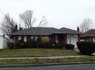 721 Center Dr, Baldwin, NY 11510