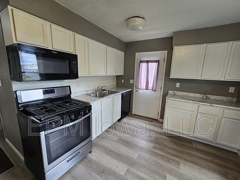 1242 Edgewood Dr — Photo 22