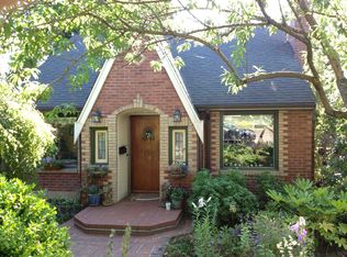 8520 16th Ave NE, Seattle, WA 98115