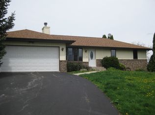 15351 Mill Rd, Capron, IL 61012