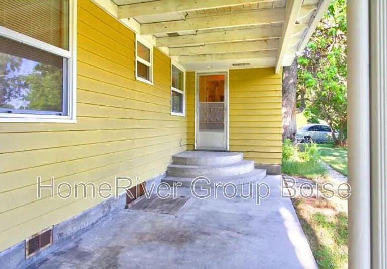 2201 W Dorian St — Photo 13