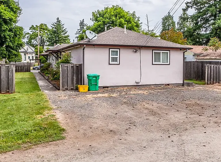 5800-5808 SE Woodstock Blvd #C — Photo 5
