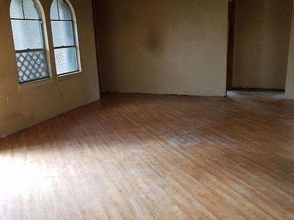 4th image of 945 Wildwood Ln