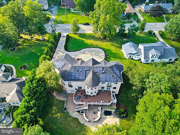 3rd image of 712 Swan Creek Rd