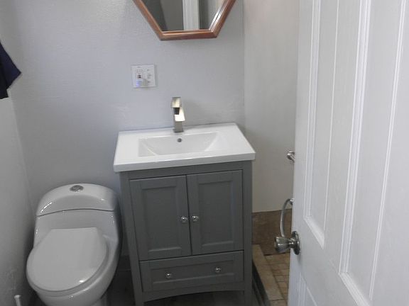 5th image of 1118 3rd St NW