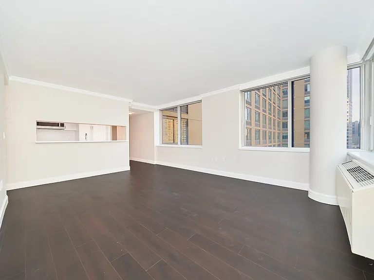 160 Riverside Blvd #11U — Photo 4